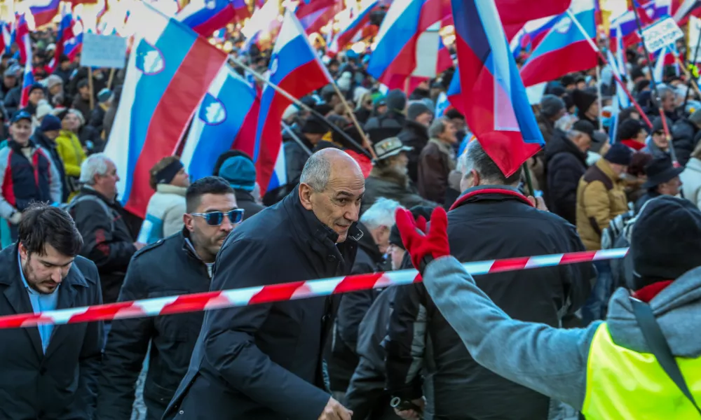 -Janez Janša, - 19.02.2025. 17. protest kvazi upokojencev in zavoda, ali karkoli že 1. oktober proti vladi Roberta Goloba pod vodstvom kriminalca Pavla Ruparja.//FOTO: Bojan Velikonja