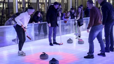 Svojo ekipo so sestavili tudi najemniki pod Plečnikovimi arkadami, ki so se na ledu odlično znašli. Foto: Jaka Gasar