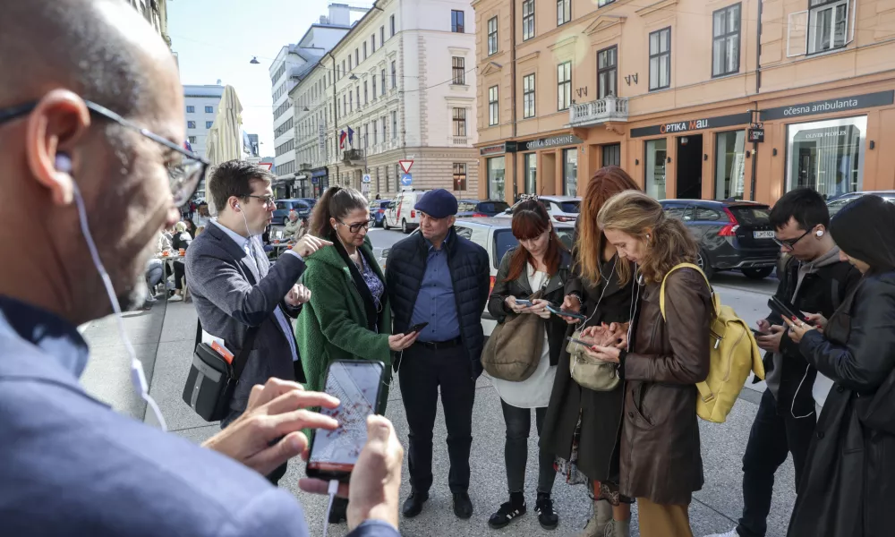 - 30.09.2024 - novinarska konferenca na kateri so predstavili mobilno literarno-zvočno aplikacijo Slavic Soundwalking. Primer dobre prakse vključevanja ranljivih skupin, predvsem gluhih in naglušnih.//FOTO: Jaka Gasar