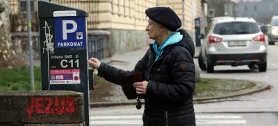 - 28.02.2024- simbolična fotografija: parkomat - parkirni avtomat – parkiranje v Ljubljani, Storitev Urbana SMS Parking, grafit JEZUS//FOTO: Tomaž Skale