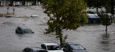 17 October 2024, France, Givors: Flooded cars seen in a commercial area after heavy rainfall in the region. Photo: Jean-Philippe Ksiazek/AFP/dpa