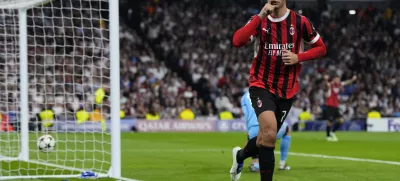 AC Milan's Alvaro Morata celebrates after scoring his side's 2nd goal against Real Madrid during the Champions League opening phase soccer match at the Santiago Bernabeu stadium in Madrid, Spain, Tuesday, Nov. 5, 2024. (AP Photo/Manu Fernandez)