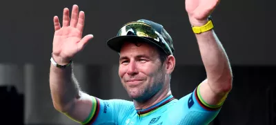 Cycling - Tour de France Singapore Criterium - Singapore - November 10, 2024 Astana Qazaqstan Team's Mark Cavendish celebrates on the podium after winning the race REUTERS/Edgar Su