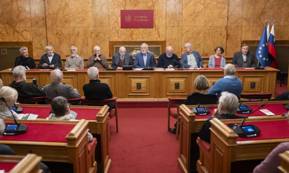 Ljubljana, Univerza v Ljubljani.Predstavitev knjige Zbornik o Skupnosti studentov 1968-74, prispevki za novejso zgodovino, ki so jo predstavili njeni soustvarjalci - nekdanji ravnatelj NUK, nekdanji predsednik SS in koordinator projekta Lenart Setinc, nekdanji sodelavec Delavske enotnosti in urednik zbornika Tomaz Ksela, filozof Mladen Dolar ter zgodovinar in recenzent Zdenko Cepic.