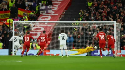 Soccer Football - Champions League - Liverpool v Real Madrid - Anfield, Liverpool, Britain - November 27, 2024 Real Madrid's Kylian Mbappe has his penalty kick saved by Liverpool's Caoimhin Kelleher REUTERS/Molly Darlington   TPX IMAGES OF THE DAY