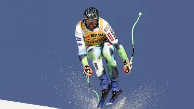 ﻿Slovenia's Bostjan Kline speeds down the course during an alpine ski, men's World Cup downhill race, in Wengen, Switzerland, Friday, Jan. 14, 2022. (AP Photo/Gabriele Facciotti)